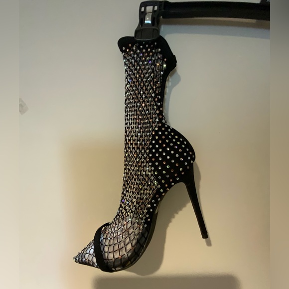 CAPE ROBBIN FISHNET HEELS SIZE 6.5 - Picture 3 of 3